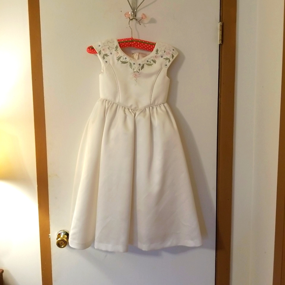 Girls sz 6 Flower girl or padgett dress, Pure by Avica. White